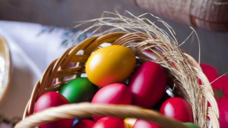 Днес боядисваме яйцата и месим козунаци