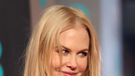 Никол Кидман с деколте до пъпа на наградите BAFTA