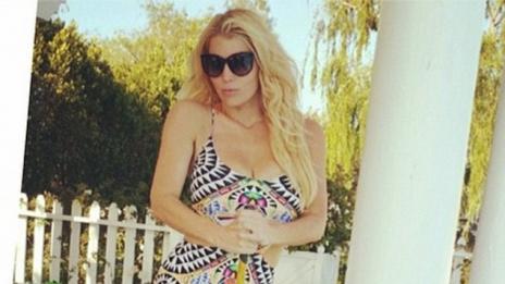 Джесика Симпсън тотално обсебена от килограмите си