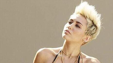 Майли оставя малко въображение на феновете в нов клип