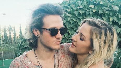 Ели Голдинг разпуска на Ибиса