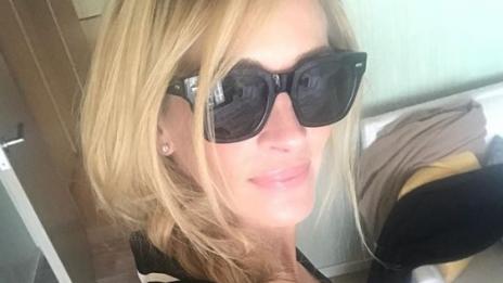 Джулия Робъртс натири фен, обидил лака й