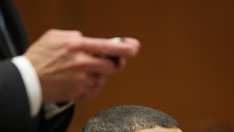 Вълкът козината си мени... Крис Браун потроши гримьорна