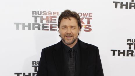 Птички смущават живота на Ръсел Кроу