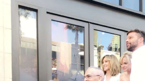 Бременната Ева на колене заради собствена звезда