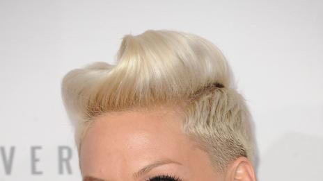 Пинк смята, че ѝ правят комплимент като я мислят за лесбийка