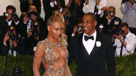 Джей Зи отложи турнето си заради близнаците