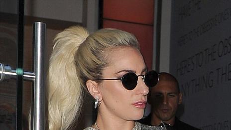 Чар или бедствие: Лейди Гага си забрави сутиена