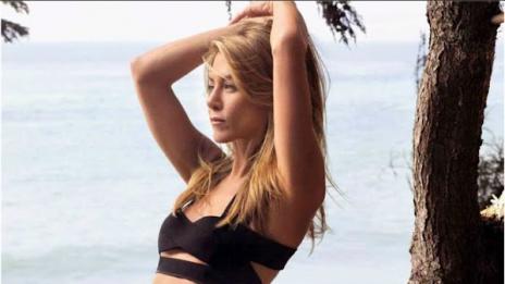 Дженифър Анистън го раздава "скромно" в испанското GQ