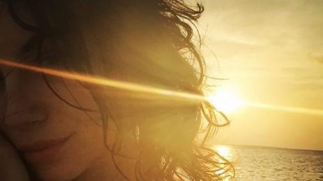 Диляна Попова разпуска по африканските плажове