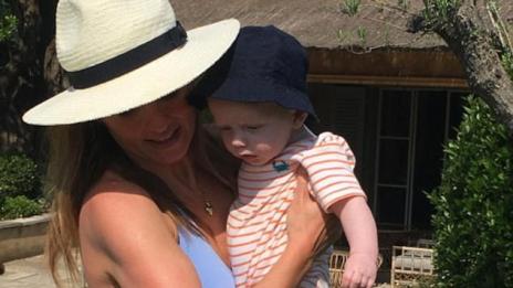 4 месеца след раждането: Гери Хорнър по бански