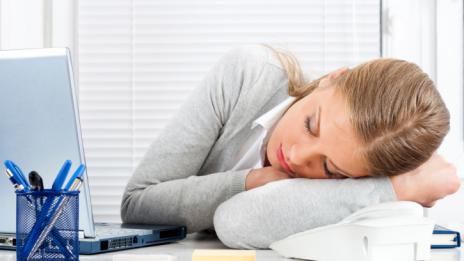 Как да преборите своята сънливост в службата