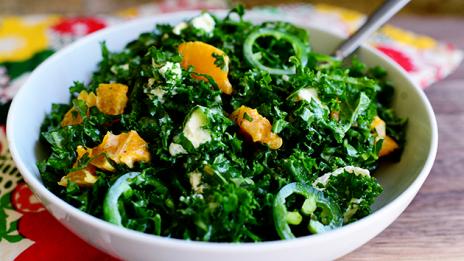 Цитрусова салата с къдраво зеле