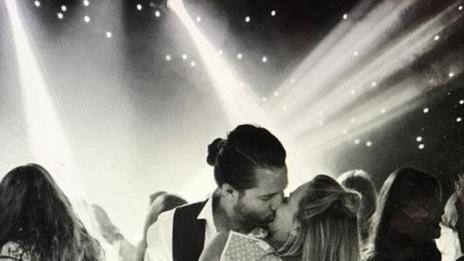 Сватбени камбани! Марго Роби се омъжи на тайна церемония