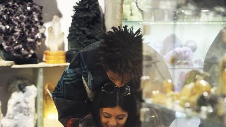 Джейдън Смит глези Кайли Дженър с бижута