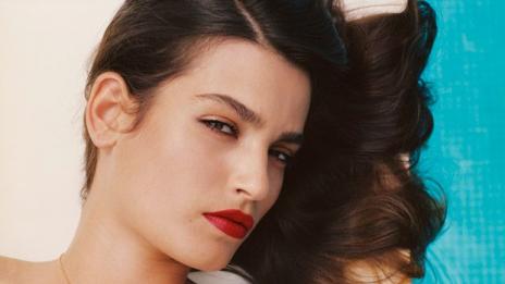 Любов по Chanel: Камелията не е цвете