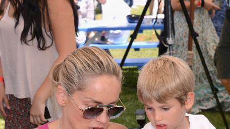 Шарън Стоун си припомни майчинските си инстинкти