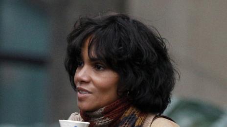 Хали Бери се втурва към болницата посред нощ