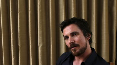 Крисчън Бейл се сдобрява с майка си?