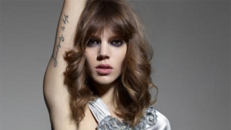 Излиза книга на Chanel