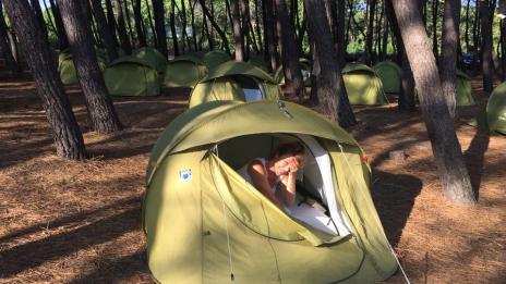 Мира Добрева опъна палатката за първи път
