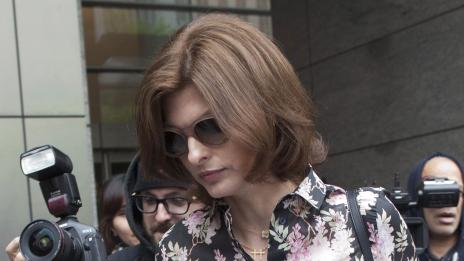 Линда Еванджелиста започна битка с милиардера Франсоа-Анри Пино