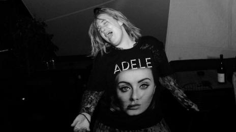 Адел стана баба за 29-ия си рожден ден!