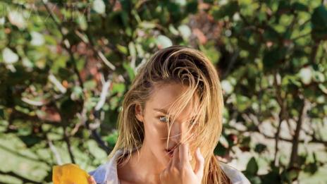 Кандис Суонепол – гола и предизвикателна