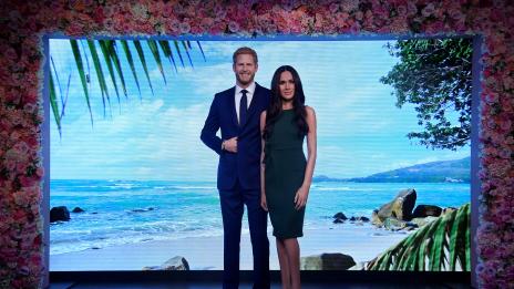 В Лондон: Разделиха восъчните копия на Меган и Хари