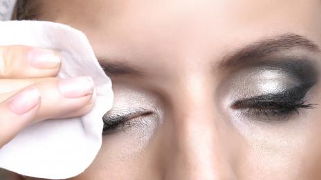 Ако почиствате лицето с мокри кърпи, следете за тези грешки