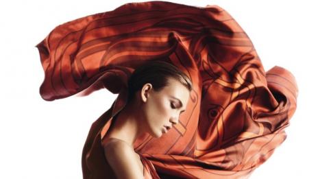 Нежен допир на коприна