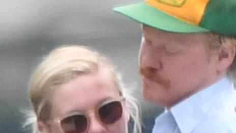 Кирстен Дънст си хвана гадже-грозник