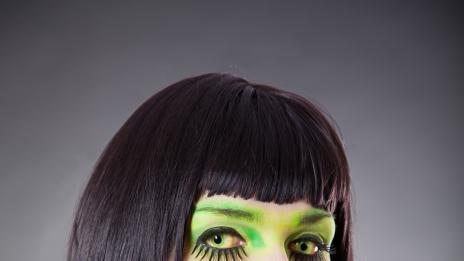 Цветните контактни лещи могат да бъдат много опасни