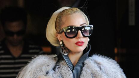 Тейлър Кини подготвя чаено парти за рождения ден на Гага