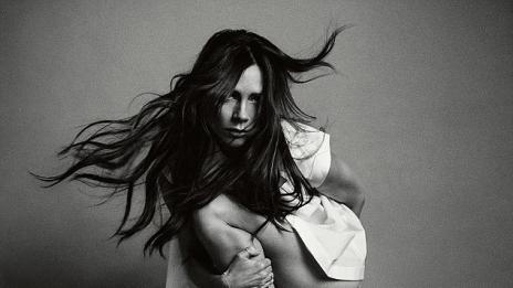 Пош Спайс слезе от токчетата заради китайци