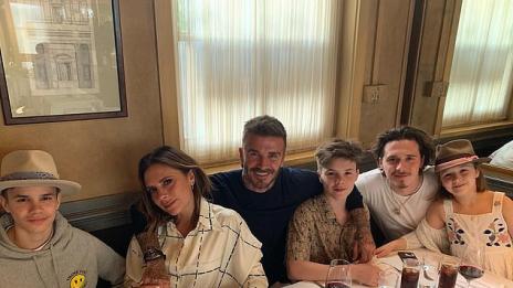 Виктория забрани на семейството си да припарва до Спайс Гърлс