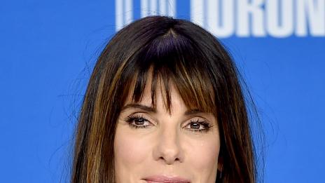 Сандра Бълок осинови момиченце