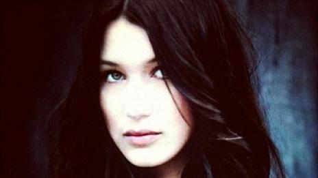 Бела Хадид отговори на злобен коментар: Завистта е вик за помощ!