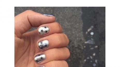 Тенденции 2016: Мини звезди в маникюра