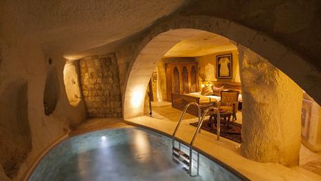 Мечтата на Фред Флинстоун: Пещерният хотел в Турция