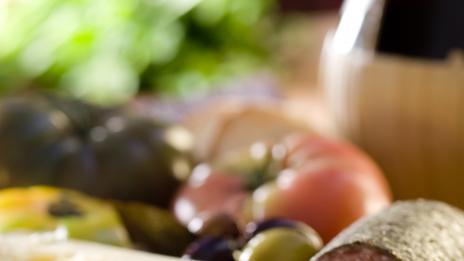 Консумацията на месо и сирене е вредна колкото тютюнопушенето