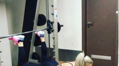 Русата Златка топи козунаците във фитнеса (ВИДЕО)