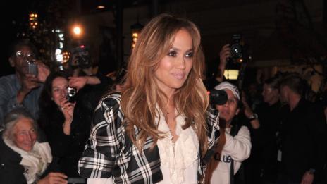 Джей Ло подготвя турне и се отдава на благотворителност