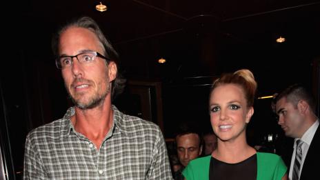 Бритни сложи годежен пръстен