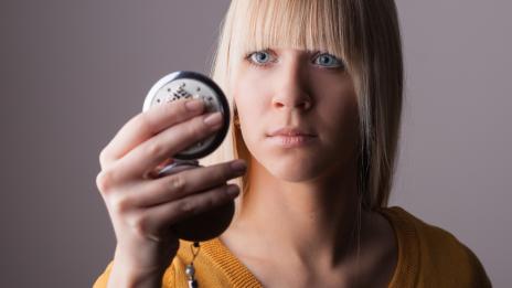 Жените отделят по месец годишно в тревоги по визията си