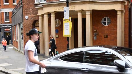 Бруклин Бекъм взима 100 хиляди паунда като лице на Huawei