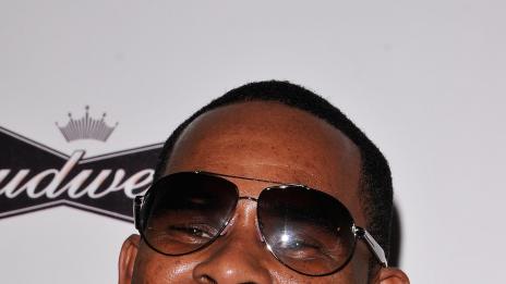 Съдят Ар Кели за 1 млн. долара