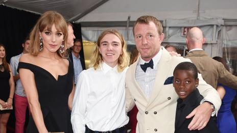 Гай Ричи започва битка за попечителство с Мадона