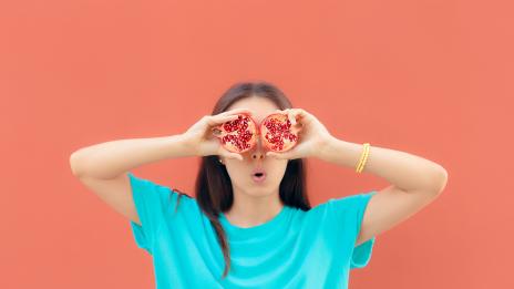 Грижа за кожата – защо да ядете повече нар?