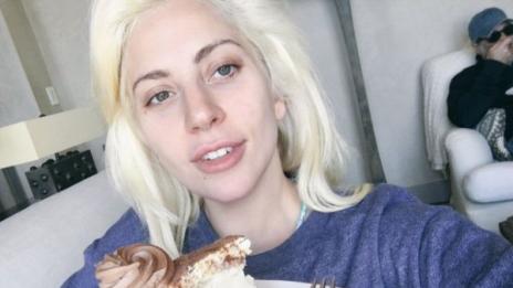 Звездни селфита без капка грим